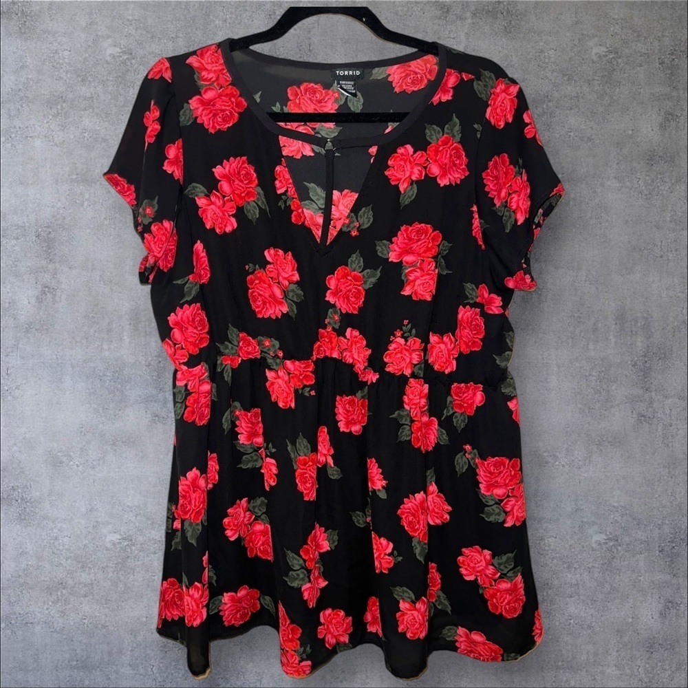 Torrid‎ Relaxed Graphic Cap Sleeve Blouse in Black and Red